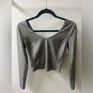 Lululemon Cropped Grey Long Sleeve Size 6 (no tag inside)